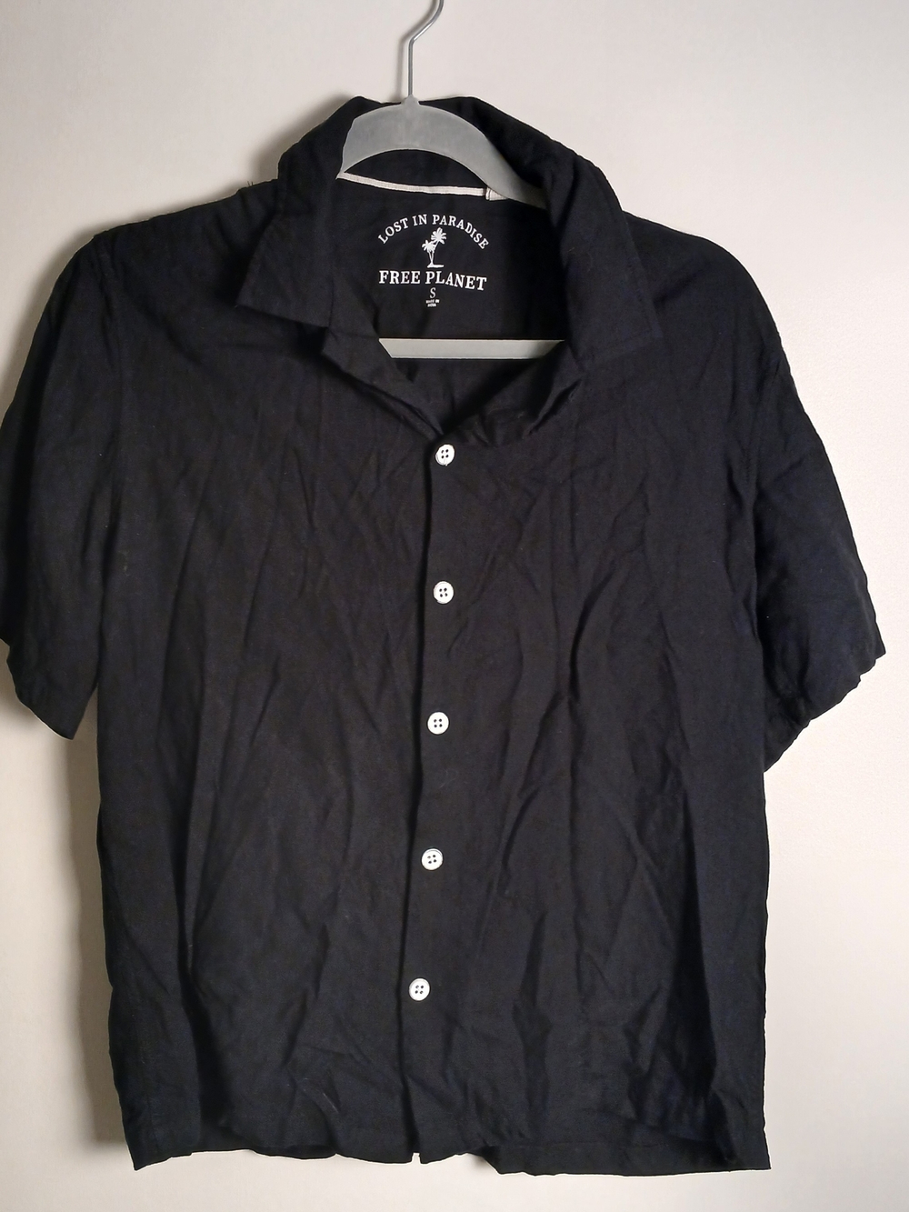 Free Planet Lost In Paradise Men’s Black Short-Sleeve Button-Up Shirt 100% Rayon